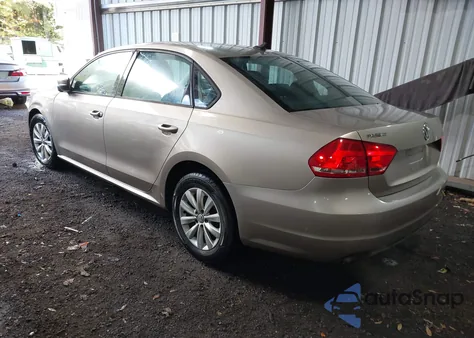 2015 Volkswagen Passat 1.8T Wolfsburg Edition z USA, uszkodzony, nr VIN 1VWAS7A3XFC015898